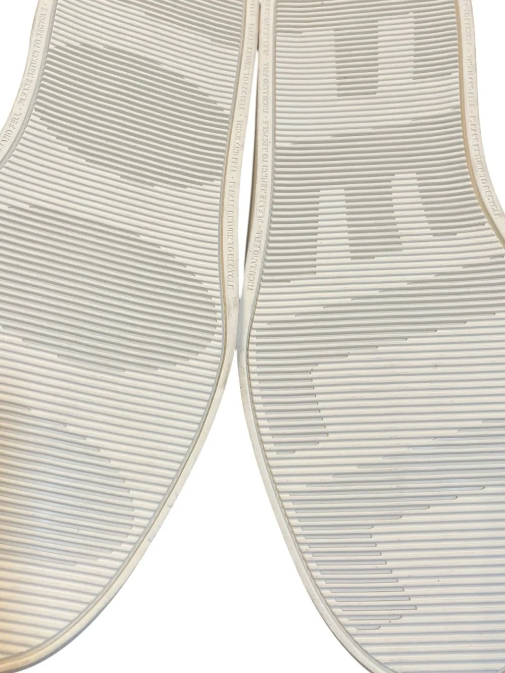 NWOT Thousand Fell Court sneakers
